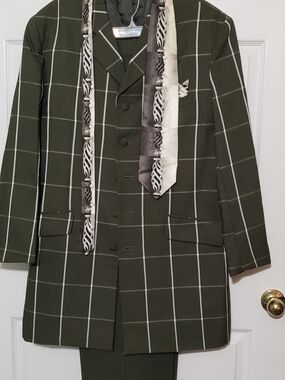 Men's Olive Windowpane Two-Piece Suit With Tie